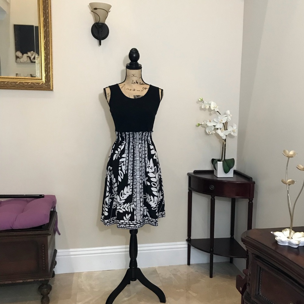 💄Cute and Comfy Midi Dress💄 - Picture 2 of 4